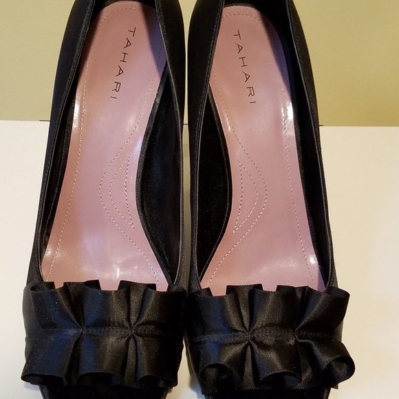 Tahari Satin Pumps - Picture 3 of 4